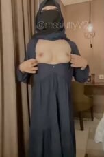 Ukhti Bercadar Sange sampe squirt sama mesin dildo